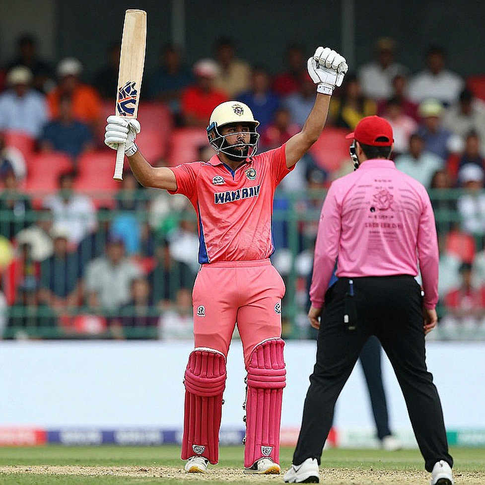 A Bat Stuck on 99 and a New Ball Waiting at Over 80: Bangladesh's 213/3 Is Not as Strong as It Looks A Bat Stuck on 99 and a New Ball Waiting at Over 80: Bangladesh's 213/3 Is Not as Strong as It Looks